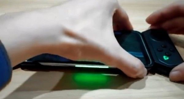 Xiaomi Black Shark 2 показали на фото и он предложит «киберспортивную» батарейку – фото 1