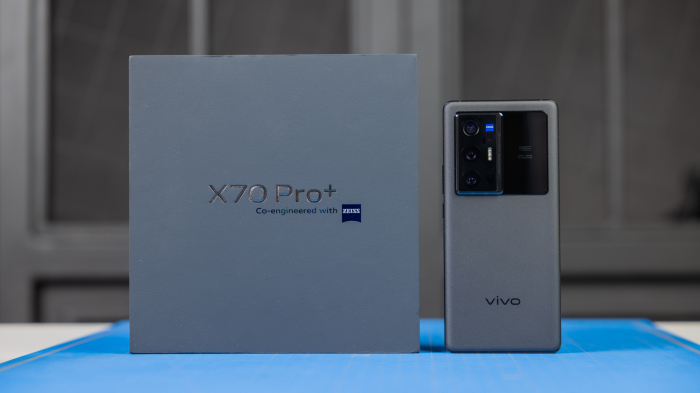 Смартфон Vivo X70 Pro Plus и фирменная упаковка