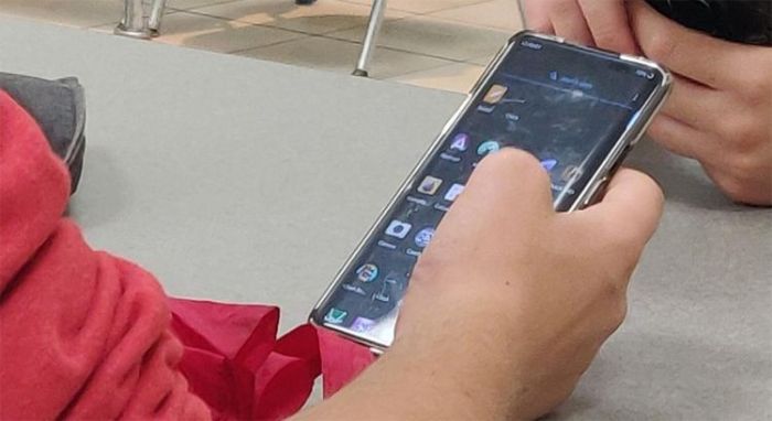 Фотопост: как выглядит OnePlus 8 «вживую» – фото 1