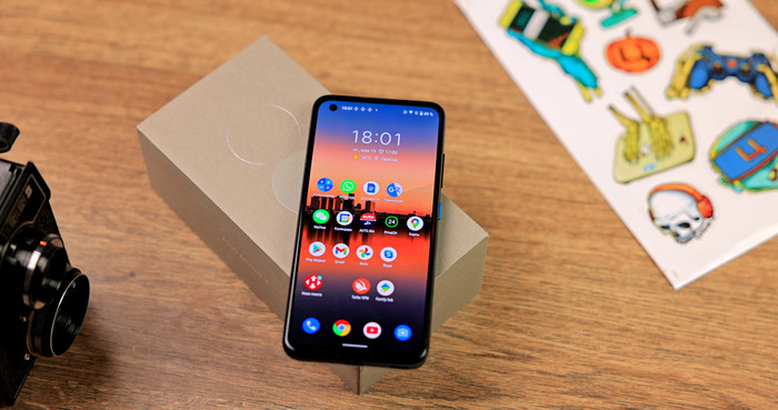 Asus Zenfone 8 lies on the table