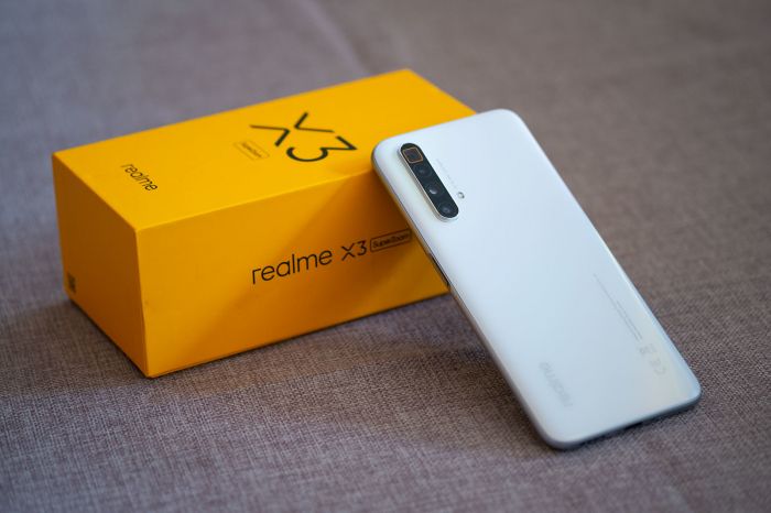 Дебют Realme X3 SuperZoom: полуфлагман с камерой-перископом