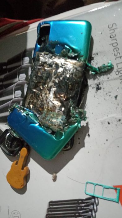 Новенький Samsung Galaxy M30s взорвался спустя день после покупки – фото 2