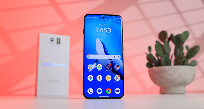 Обзор Motorola Edge 70 Pro экран
