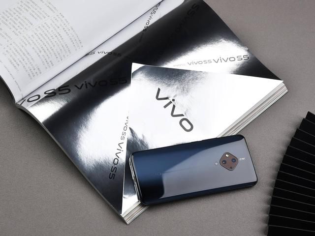Анонс Vivo S5: Snapdragon 712, квадрокамера и батарейка на 4100 мАч – фото 2