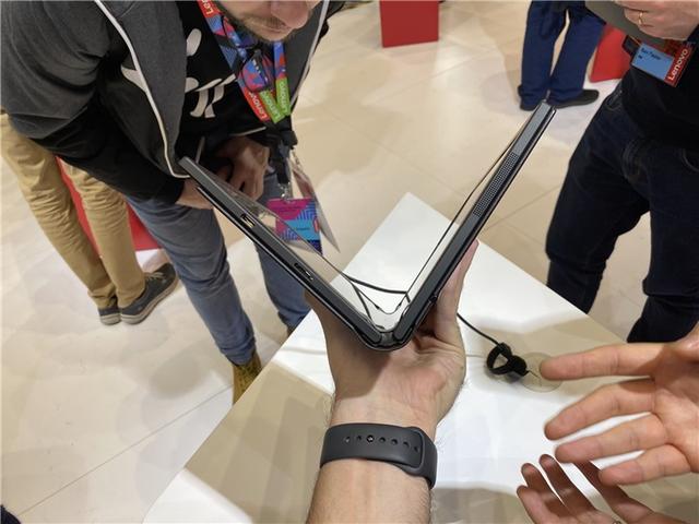 Lenovo согнула ноутбук: новинка из серии ThinkPad X1 стала героем Tech World 2019 – фото 1