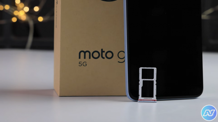 Сім-слот Motorola Moto G84