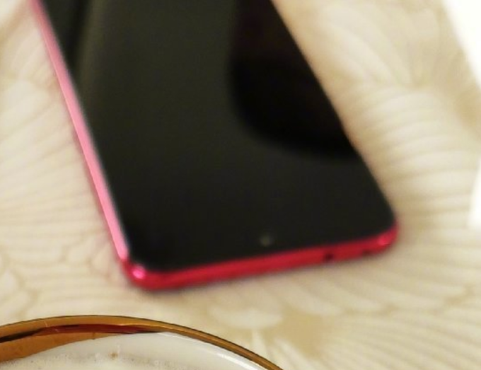 Предполагаемый Redmi Note 8 на фото от президента Xiaomi – фото 2