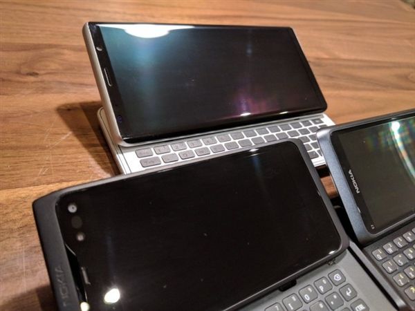 Nokia E7 возвращается смартфоном-двойником – фото 1