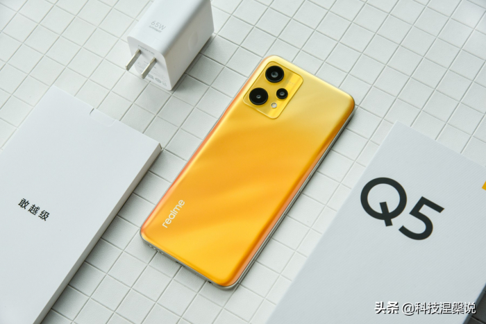 Announcement of Realme Q5 and Realme Q5 Pro: re-release of well-known models with minor changes – фото 4