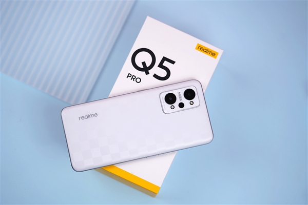 Announcement of Realme Q5 and Realme Q5 Pro: re-release of well-known models with minor changes – фото 2
