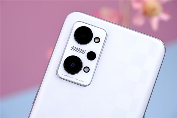 Announcement of Realme Q5 and Realme Q5 Pro: re-release of well-known models with minor changes – фото 3