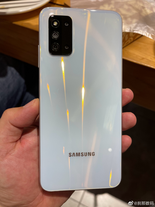Samsung Galaxy F52 5G показали на «живых» снимках – фото 2