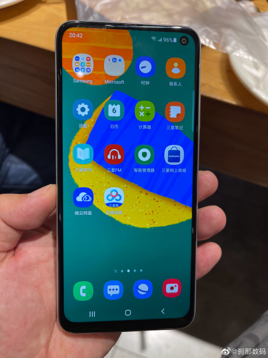 Samsung Galaxy F52 5G показали на «живых» снимках – фото 1