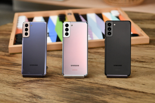 Не везде из комплекта поставки Samsung Galaxy S21 уберут зарядку – фото 1