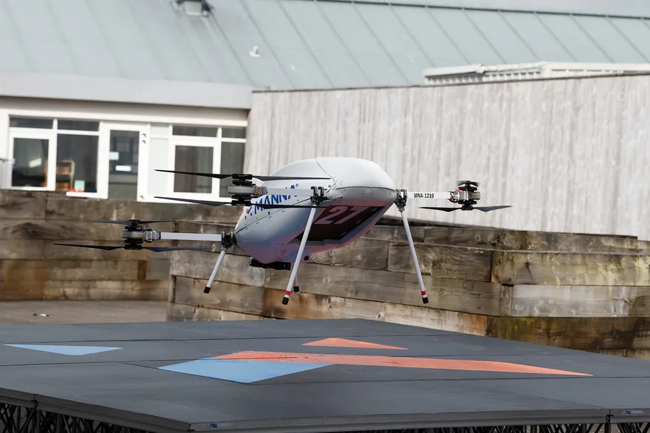 Доставка майбутнього: Samsung доставляє гаджети дронами – фото 1