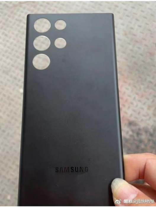 На фото попала задняя панель Samsung Galaxy S22 Ultra. Известный инсайдер вынес свой вердикт – фото 1
