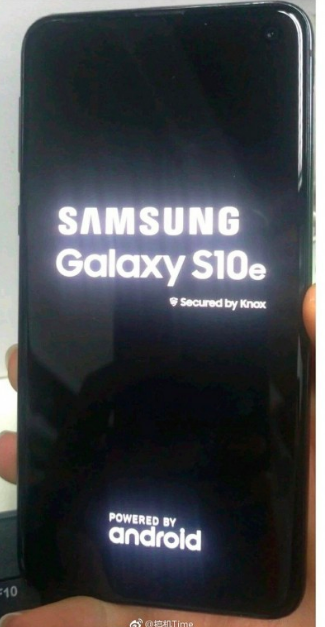 Samsung Galaxy S10e попал в объектив камеры – фото 3