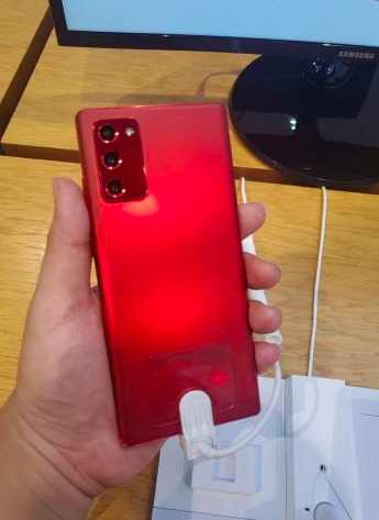 Червоний, синій, рожевий: вибирай ефектний Samsung Galaxy Note 20 – фото 2