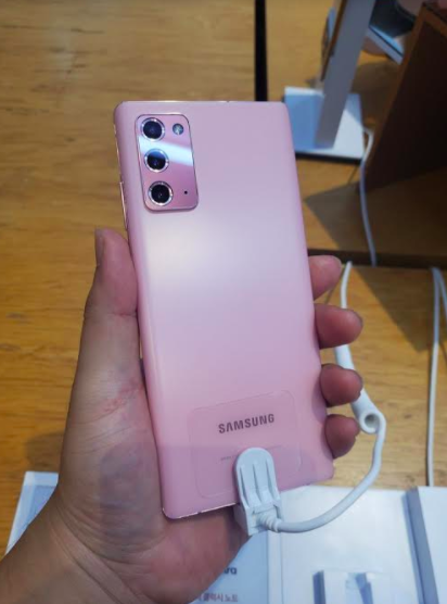 Красный, синий, розовый: выбирай эффектный Samsung Galaxy Note 20 – фото 4
