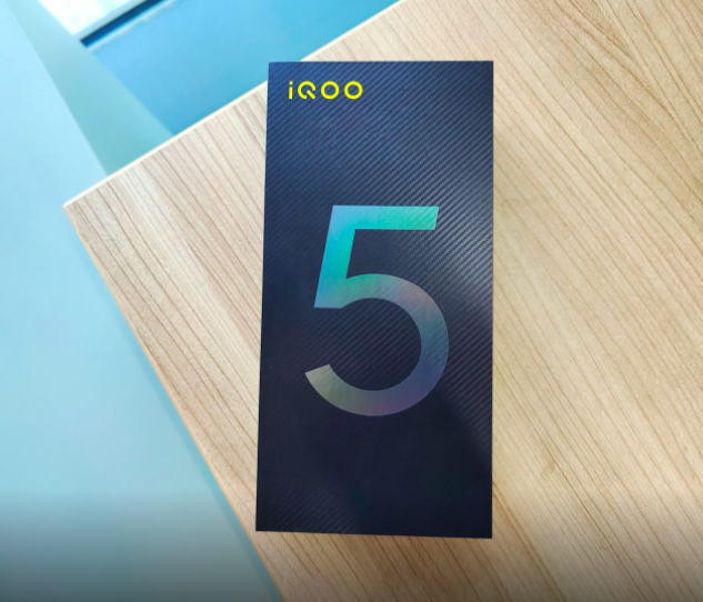 iQOO 5 Pro предстал на «живых» снимках – фото 4