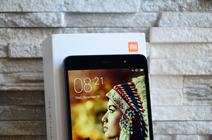 Xiaomi Redmi Note 3 obzor licevaya panel verx1