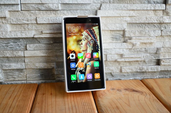 Xiaomi Redmi Note 3 obzor smartfon v upakovke