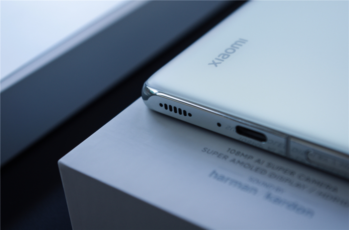 Новый флагман Xiaomi: мощное железо, ультрабыстрая зарядка и камера под дисплеем – фото 1