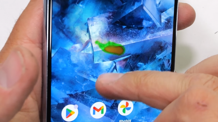 Google Pixel 8 Pro - екран