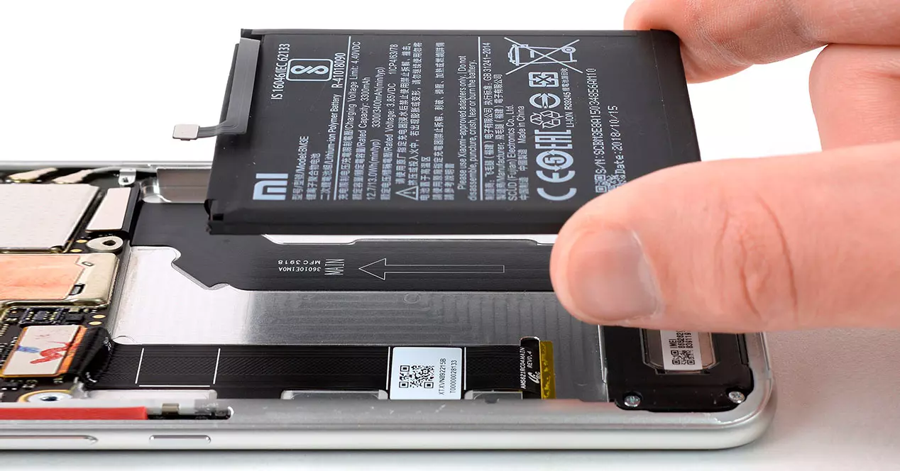 Майбутні смартфони Xiaomi отримають акумулятори з підвищеною щільністю енергії – фото 1