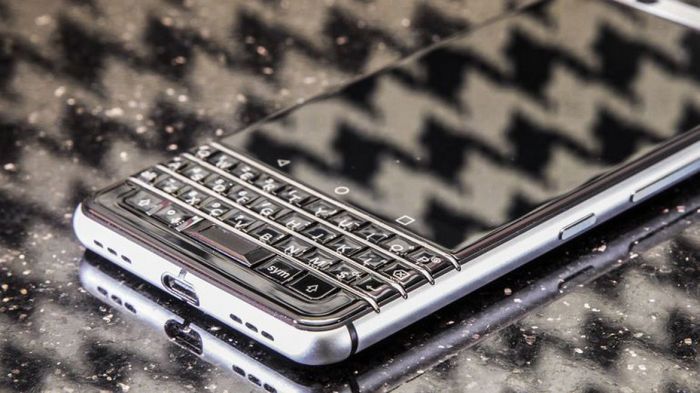 На MWC 2017 представлен BlackBerry KEYone — смартфон с QWERTY-клавиатурой и Snapdragon 625 – фото 3