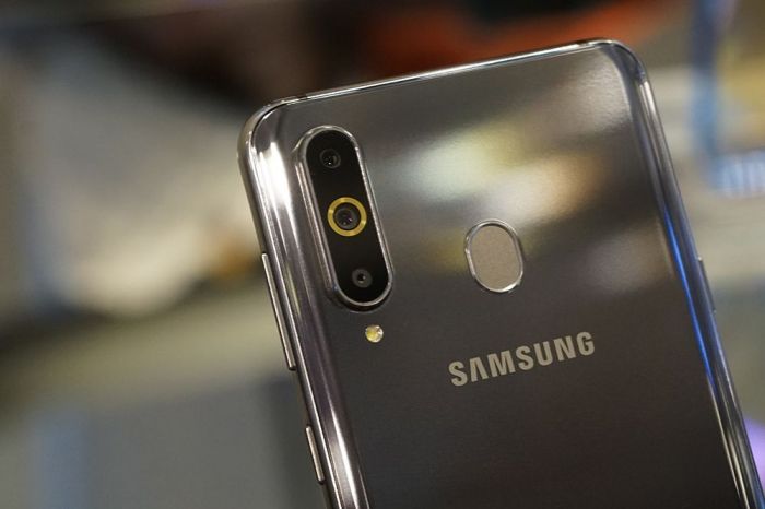 Samsung Galaxy A8s позирует на «живых» фото – фото 7