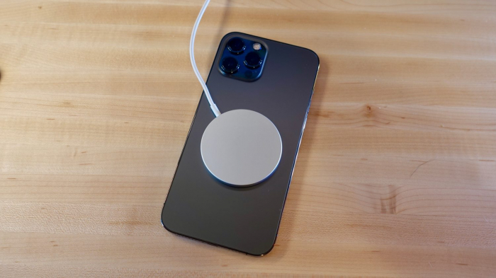 Магниты iPhone 12 для Magsafe способны отключать кардиостимуляторы – фото 1