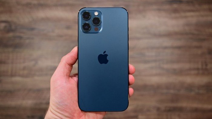 Огляд iPhone 12 Pro Max: велике яблуко з червоточинами – фото 1