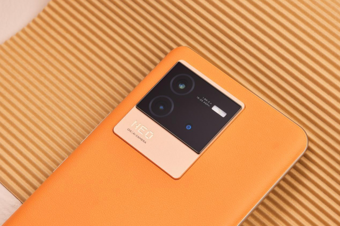iQOO Neo6 unveiled: gaming character and camera with optical stub – фото 5