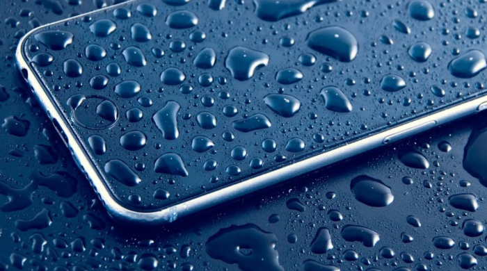 Apple обвиняют в искажении реального уровня водозащищенности iPhone – фото 1