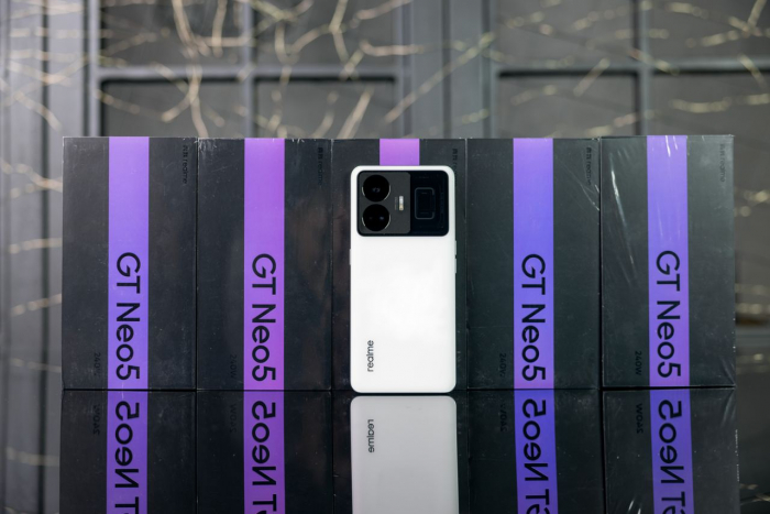 Горячую распродажу Realme GT Neo 5: мощную новинку с эффектным глифом отдают за 20 799 – фото 3