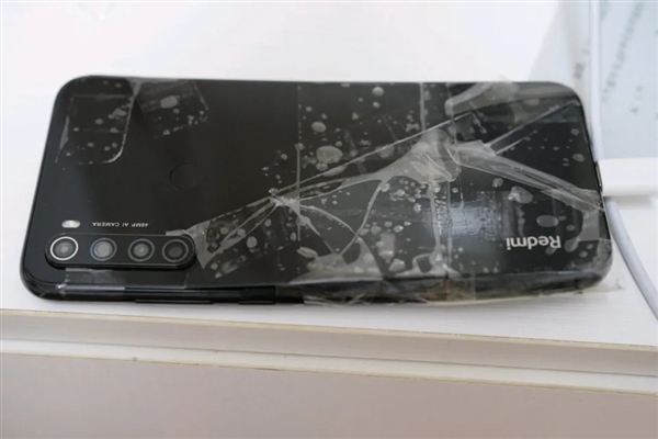 Redmi Note 8 впав з висоти у воду і вижив – фото 2