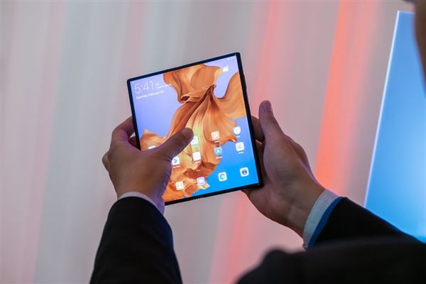 Huawei Mate X появится на рынке в срок