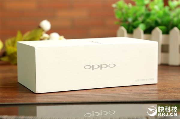 Oppo R9: экспозиция фотографий внешнего вида, упаковки и комплектации новинки – фото 13