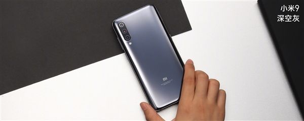 Представлен Xiaomi Mi 9: стильный и мощный камерофон – фото 7