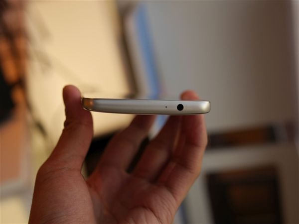 Lenovo Vibe S1 Lite: фотогалерея селфи-смартфона – фото 5