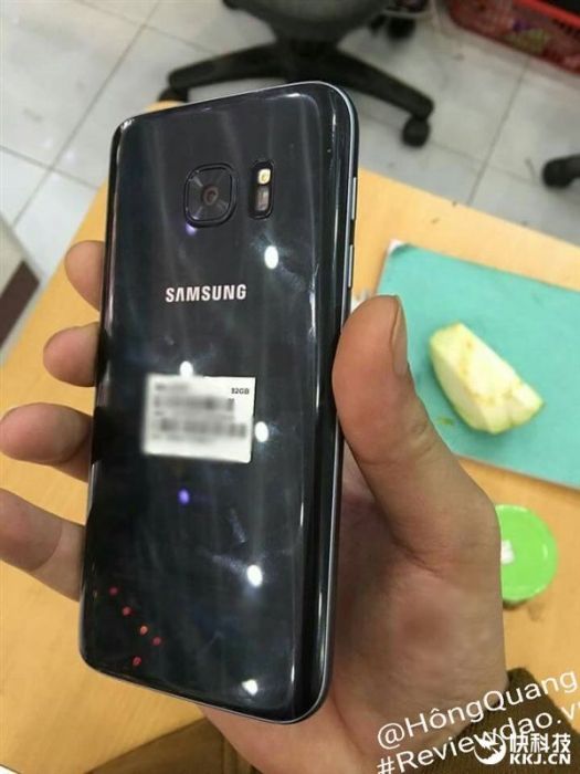 Samsung Galaxy S7: шпионское фото и утечка характеристик – фото 1