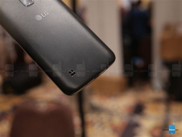 LG K7 – смартфон начального уровня с флагманским дизайном и завышенным ценником – фото 5