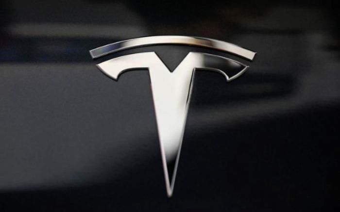 Фото дня: каким может быть смартфон Tesla от Илона Маска – фото 1