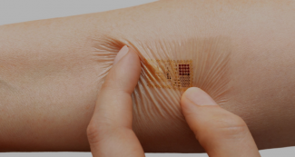 Вживить чип с QR-кодом о вакцинации под кожу? Такое уже возможно