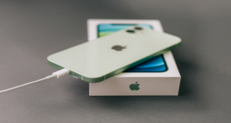 Суд зобов'язав Apple компенсувати споживачеві відсутність зарядки в комплекті