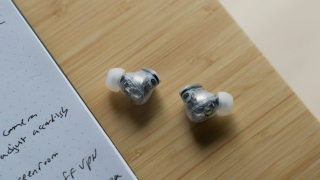 Apple представила новые наушники с прозрачным дизайном за $169