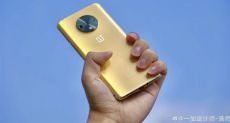 Как вам OnePlus 7T в золотом цвете?