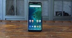 Xiaomi Mi A2 Lite video review: did the bet on stock Android work?