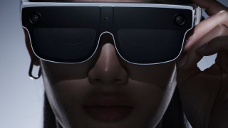 Xiaomi представила на MWC 2023 нові футуристичні бездротові AR окуляри Smart Glass Discovery Edition.